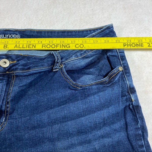 Maurices denim Capri Pants Sz 24 Distressed embroidered pockets capris p… - Picture 5 of 10